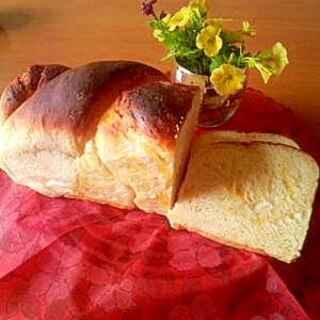 カスタードの入った食パン